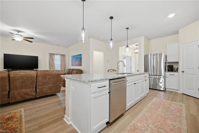 1518 Waltham LN, Newport News, VA 23602
