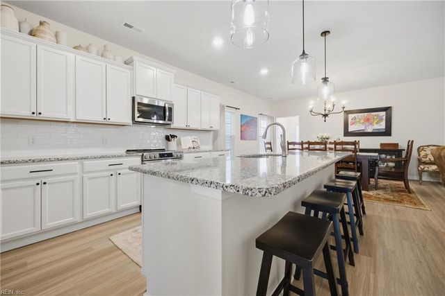 1518 Waltham LN, Newport News, VA 23602