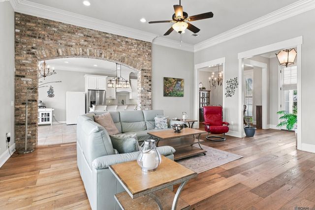 7097 Fleur De Lis, Zachary, LA 70791