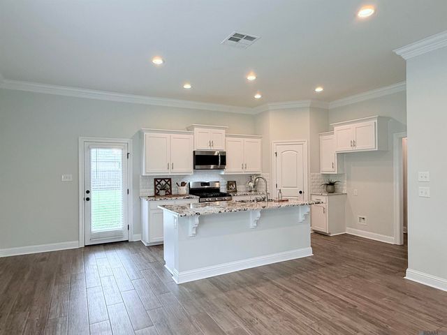 654 Beaumont Dr, Gonzales, LA 70737