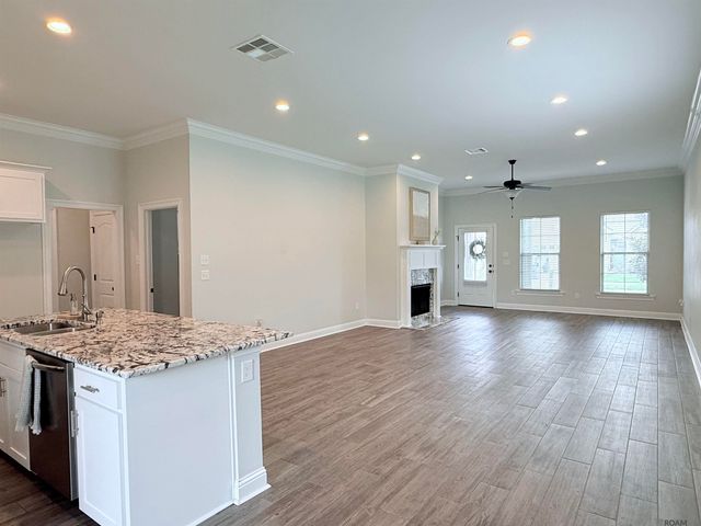 654 Beaumont Dr, Gonzales, LA 70737