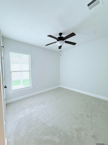 654 Beaumont Dr, Gonzales, LA 70737