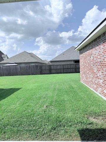 654 Beaumont Dr, Gonzales, LA 70737