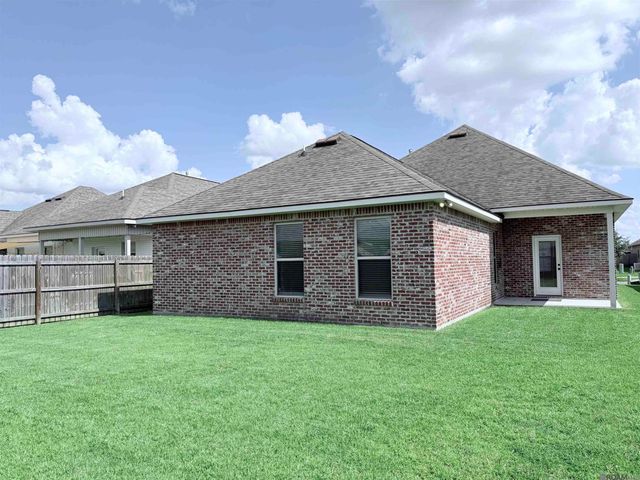 654 Beaumont Dr, Gonzales, LA 70737
