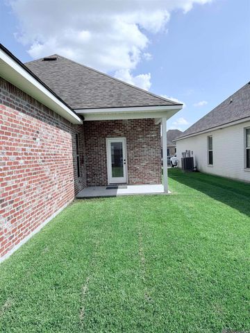 654 Beaumont Dr, Gonzales, LA 70737
