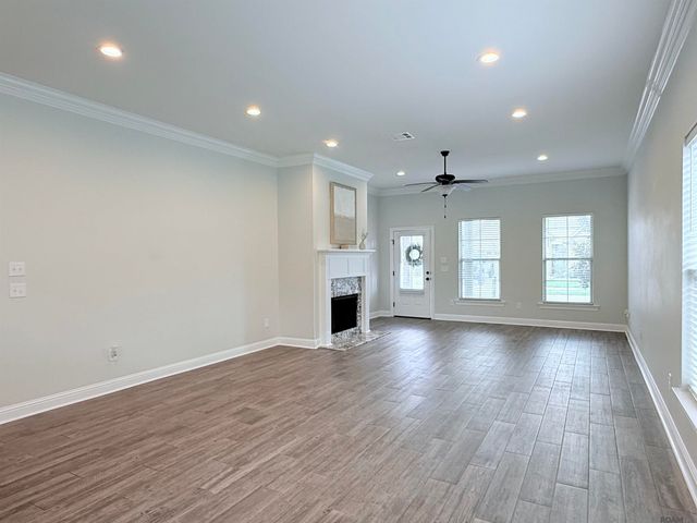 654 Beaumont Dr, Gonzales, LA 70737