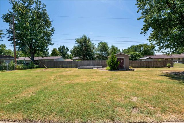 1011 W Lockwood St., Wichita, KS 67217