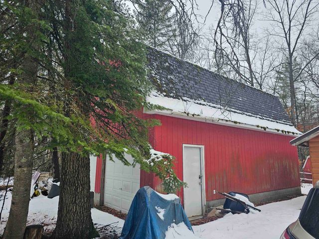 7243 East Drive, South Branch, MI 48761