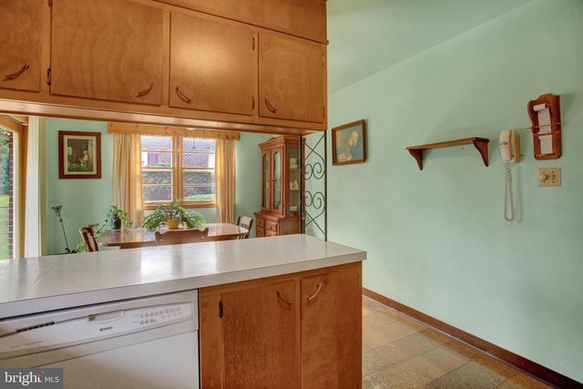 1042 LAURICH DRIVE, Chambersburg, PA 17202