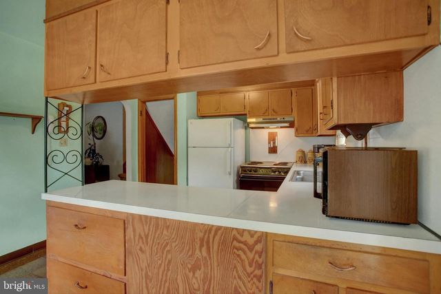 1042 LAURICH DRIVE, Chambersburg, PA 17202