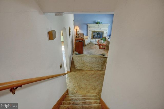 1042 LAURICH DRIVE, Chambersburg, PA 17202