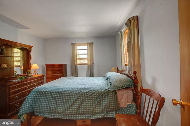 1042 LAURICH DRIVE, Chambersburg, PA 17202