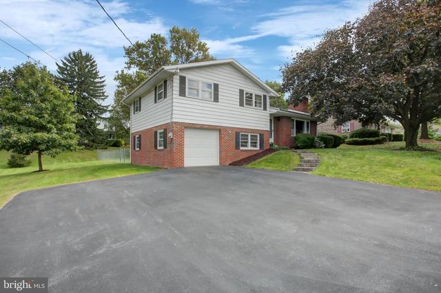 1042 LAURICH DRIVE, Chambersburg, PA 17202