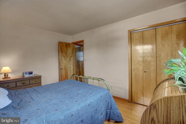 1042 LAURICH DRIVE, Chambersburg, PA 17202