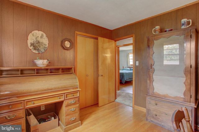 1042 LAURICH DRIVE, Chambersburg, PA 17202