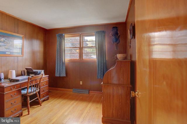 1042 LAURICH DRIVE, Chambersburg, PA 17202