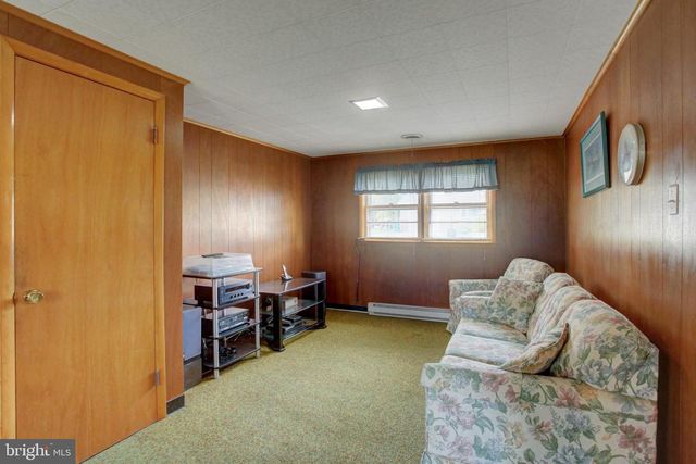 1042 LAURICH DRIVE, Chambersburg, PA 17202