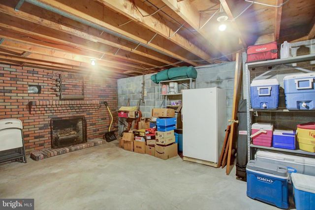 1042 LAURICH DRIVE, Chambersburg, PA 17202