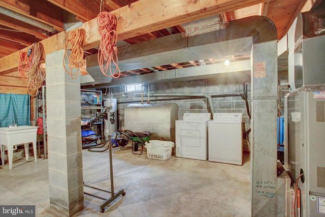 1042 LAURICH DRIVE, Chambersburg, PA 17202