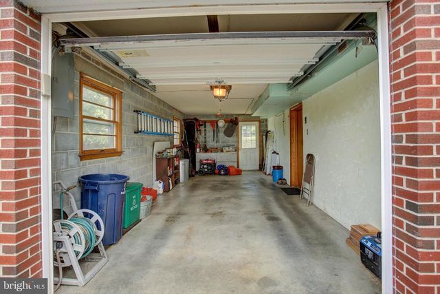 1042 LAURICH DRIVE, Chambersburg, PA 17202