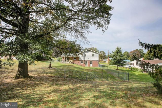 1042 LAURICH DRIVE, Chambersburg, PA 17202