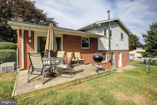 1042 LAURICH DRIVE, Chambersburg, PA 17202