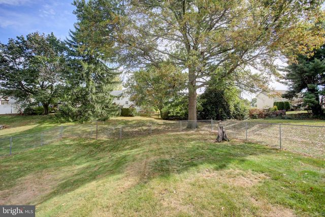 1042 LAURICH DRIVE, Chambersburg, PA 17202