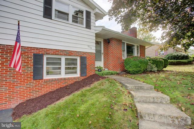 1042 LAURICH DRIVE, Chambersburg, PA 17202