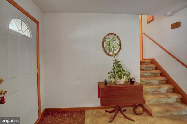 1042 LAURICH DRIVE, Chambersburg, PA 17202