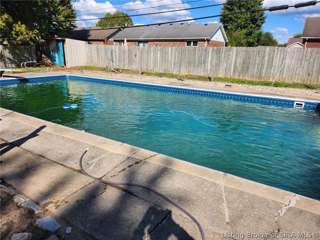 407 Hemlock Road, Jeffersonville, IN 47130