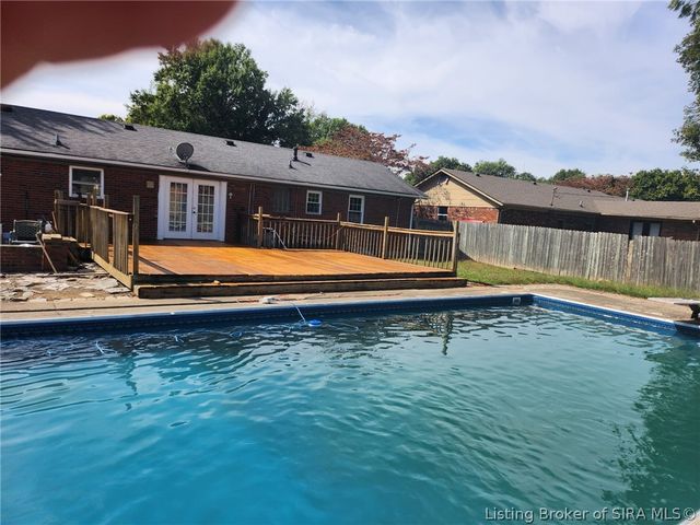 407 Hemlock Road, Jeffersonville, IN 47130