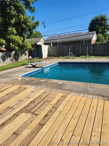407 Hemlock Road, Jeffersonville, IN 47130