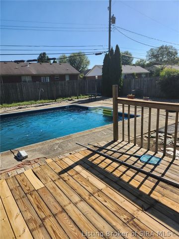 407 Hemlock Road, Jeffersonville, IN 47130