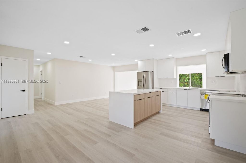 Image 10 of property listing at 12030 SW 29th Ter, Miami, FL 33175