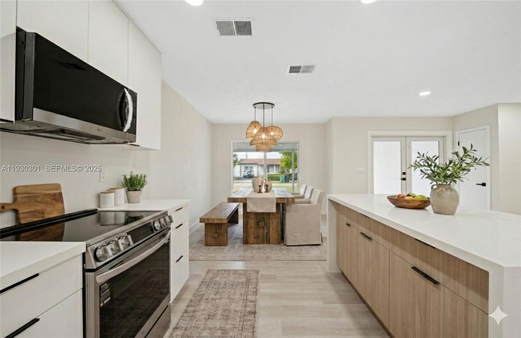 Image 13 of property listing at 12030 SW 29th Ter, Miami, FL 33175