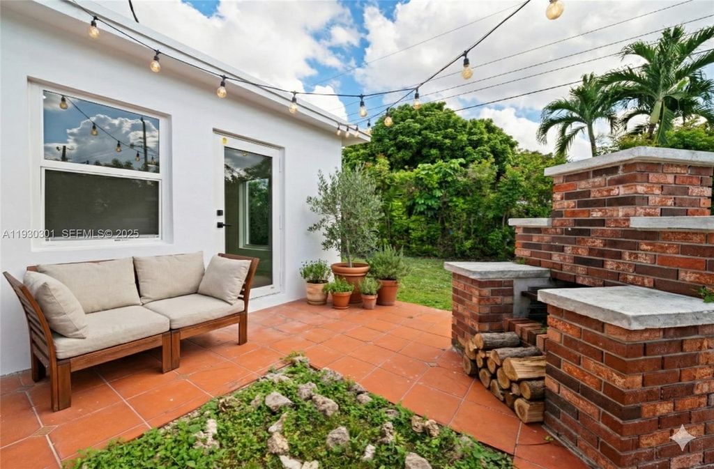 Image 27 of property listing at 12030 SW 29th Ter, Miami, FL 33175