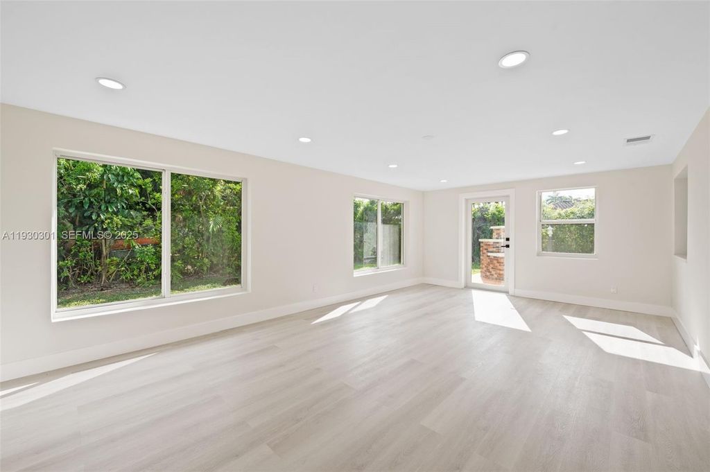 Image 6 of property listing at 12030 SW 29th Ter, Miami, FL 33175