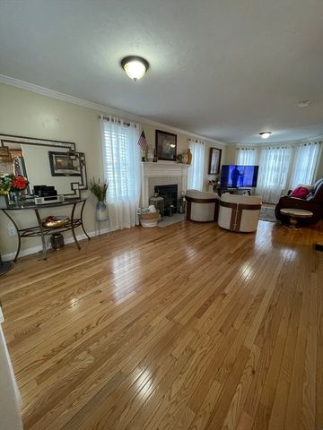 73 Sophia Dr, Worcester, MA 01607