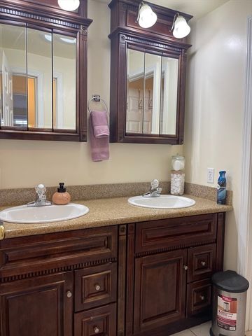 73 Sophia Dr, Worcester, MA 01607