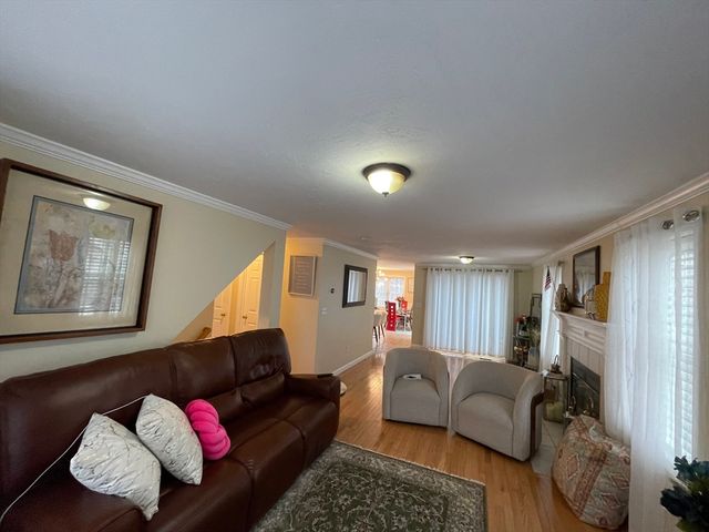 73 Sophia Dr, Worcester, MA 01607