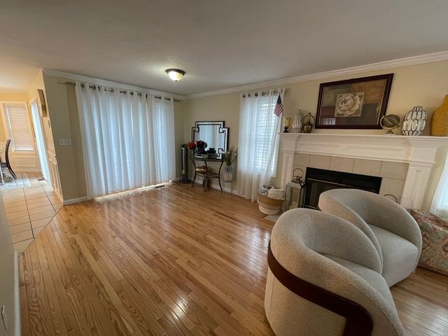 73 Sophia Dr, Worcester, MA 01607