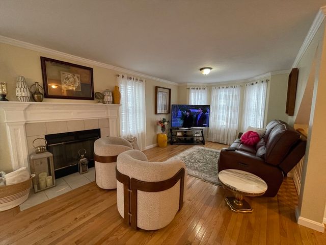 73 Sophia Dr, Worcester, MA 01607