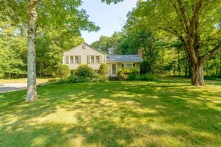 7 Joan St, Pepperell, MA 01463