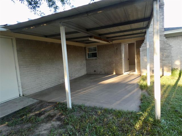8919 Winding River Drive, Houston, TX 77088