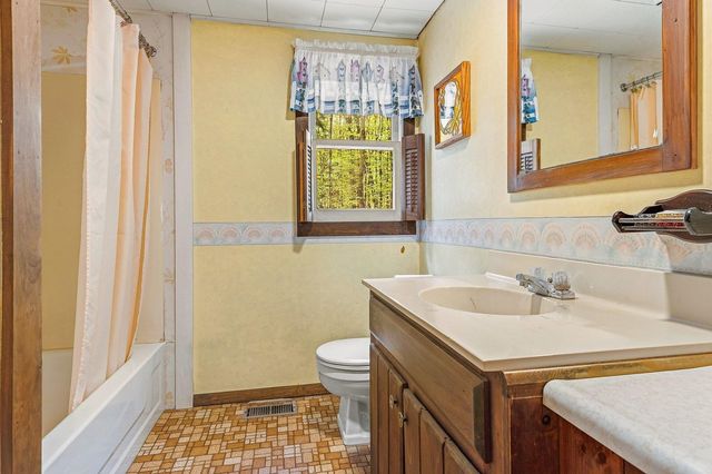 25 Brewster Hill Road, Tamworth, NH 03886