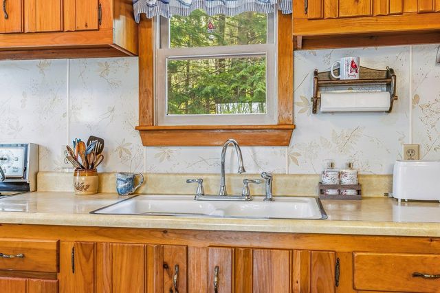 25 Brewster Hill Road, Tamworth, NH 03886