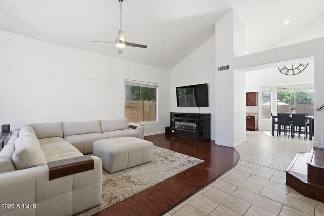 5273 W ANGELA Drive, Glendale, AZ 85308