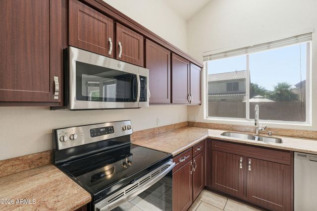 5273 W ANGELA Drive, Glendale, AZ 85308
