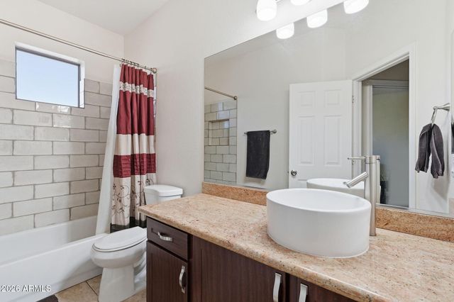5273 W ANGELA Drive, Glendale, AZ 85308