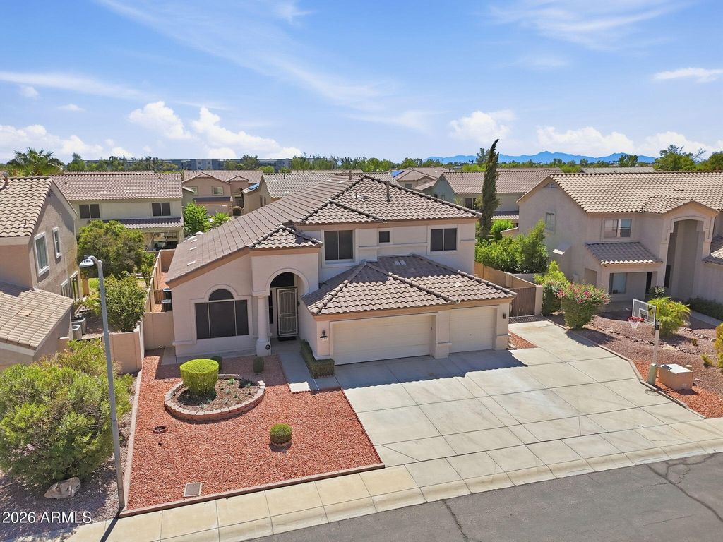 5273 W ANGELA Drive, Glendale, AZ 85308 — exterior